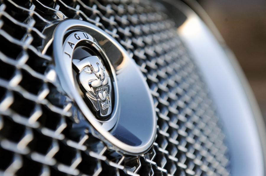  Jaguar XF Supercharged 2010 года  (фото 49 из 56)